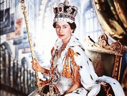 A fiatal Erzsébet koronázási díszben