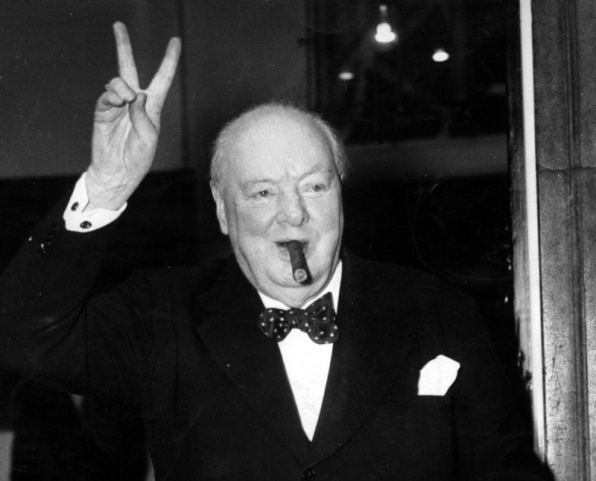 Churchill az ivás és a rengeteg dohány miatt csak 90 évig élt