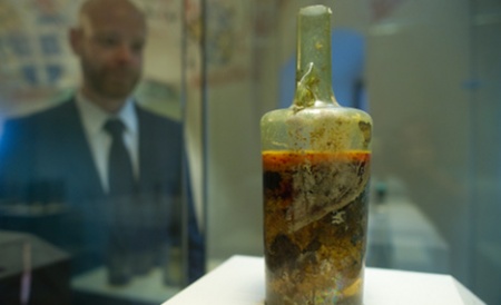A korábbi korrekorder egy 1650 éves palack
