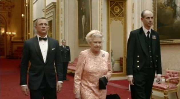 James Bond és a királynő
