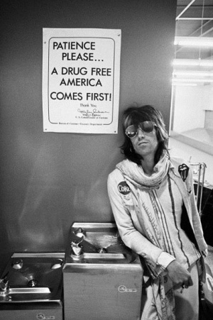 Keith Richards türelmes, hiszen "a drogmentes Amerika az első"