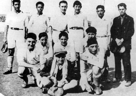 Albert Camus (legelöl) Észak-Afrika egyik legjobb korabeli labdarúgócsapatában