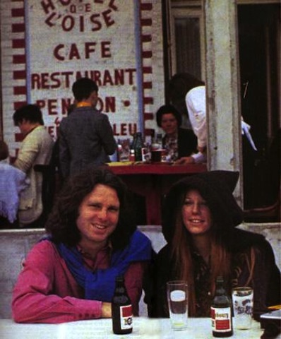 Jim Morrison és Pamela Courson (Fotó: Alain Ronay)