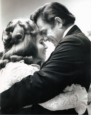 June Carter és Johnny Cash - partnerek a művészetben és az életben (Fotó: achievement.org)