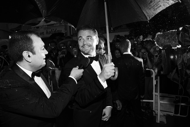 Leonardo DiCapriot az eső kísérte Cannes-ba (Fotó: behindthescreen.tumblr.com)
