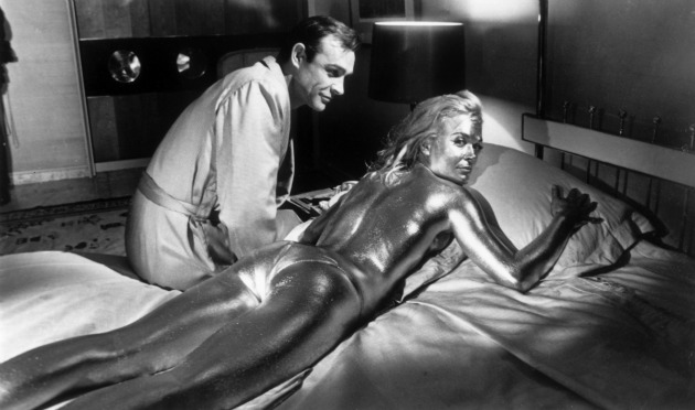 Sean Connery és Shirley Eaton - Goldfinger (1964)