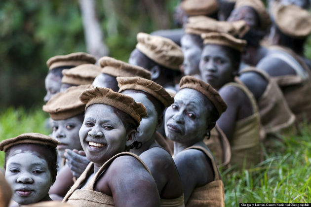 A Tatahonda egy rendkívül elszigetelt csoport a Kongói Demokratikus Köztársaság területén. A képen éppen egy szertartáshoz készülődnek a szerzetesek. (Fotó:Lantai-Csont Gergely/National Geographic Traveler Photo Contest/Huffington Post)