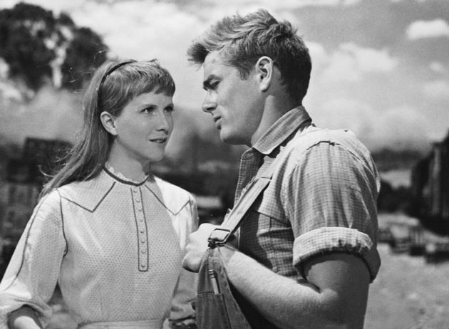 James Dean partnereként az Édentől keletre című filmben (1955)