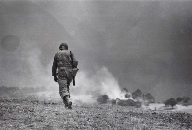 Egy amerikai katona Troinában (Szicília) 1943. augusztus 5.