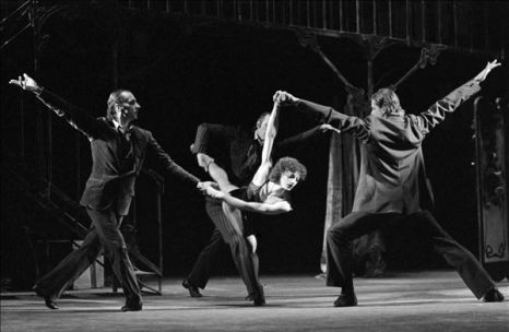 László Péter (balra),a Csavargók szerepében, Bartók Béla A csodálatos mandarin című művének egyik jelenetében, 1981-ben