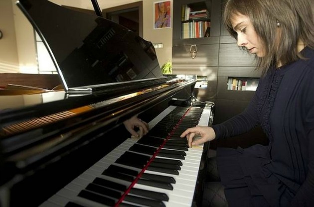 Laia Martin a zongoránál (Fotó: bellenews.com)