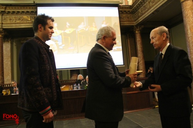 A díjat Lukács József, a Fonó alapítója vette át (Fotó: fono.hu)