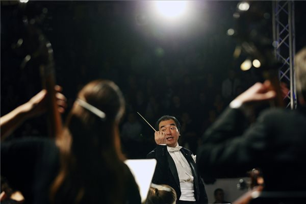 Izaki Maszahiro japán karmester és zenei rendező (MTI Fotó: Bugány János)