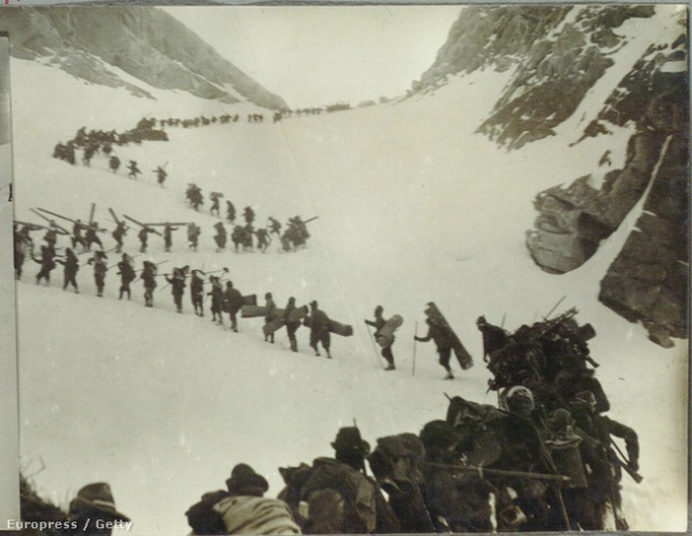 Olasz katonák az Alpokban, Adamellónál (Fotó: Mondadori / Europress / Getty)