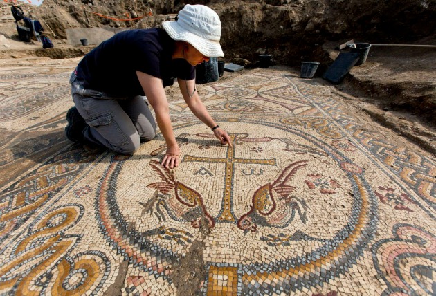 Az 1500 éves alumai templomban talált mozaik. (Fotó: Hirado.hu/EPA/Jim Hollander)