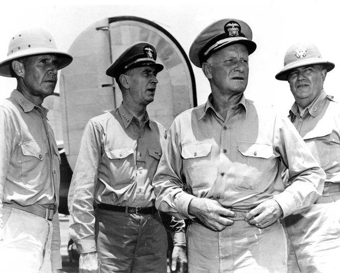 Chester W. Nimitz jobbról a második (Fotó: usnwc.edu)
