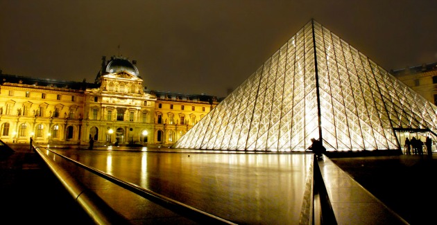A Louvre üvegpiramisa (Fotó: McPig, Creative Commons)