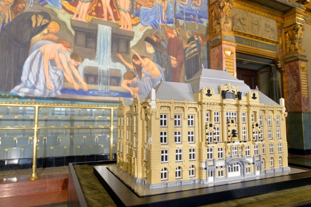 Az épület LEGO kockákból felépített makettje a Zeneakadémián (MTI Fotó: Máthé Zoltán)