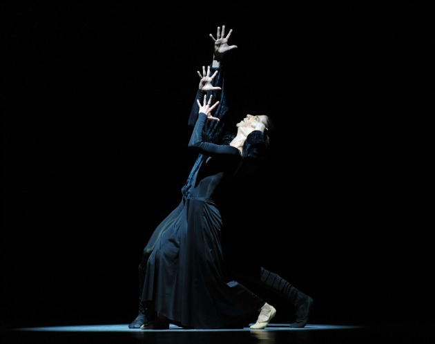 Solti Csaba és Volf Katalin táncol Franz Schubert-Robert North: A halál és a leányka című balett előadásban (MTI Fotó: Kollányi Péter)