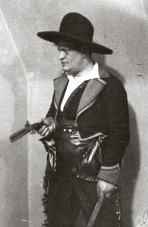 Karinthy 1922 szilveszterén cowboy szerelésben