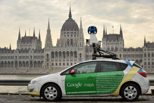 Google kocsi a Parlamentnél (Fotó: eumosaic.hu)