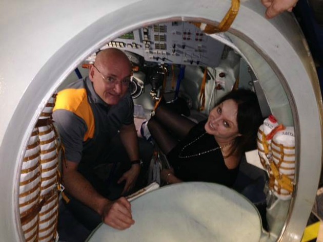 Sarah Brightman első látogatása az űrszimulátorban (Fotó: broadwayworld.com)