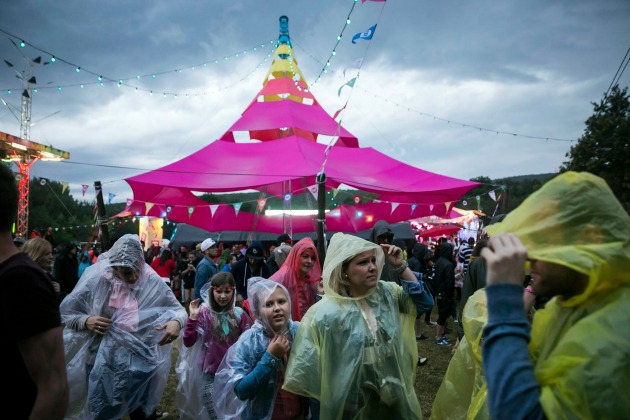 A fesztiválozók nem úszták meg az esőt (MTI Fotó: Mohai Balázs)
