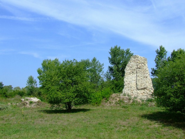 A Dombóvári vár (Dombó vára, Gólyavár) romjai (Fotó: keptar.oszk.hu)