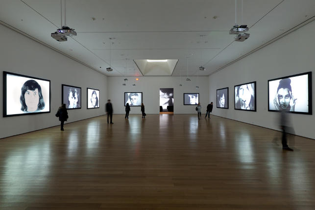 Installáció Andy Warhol munkáiból a MoMA-ban (Fotó: moma.org)