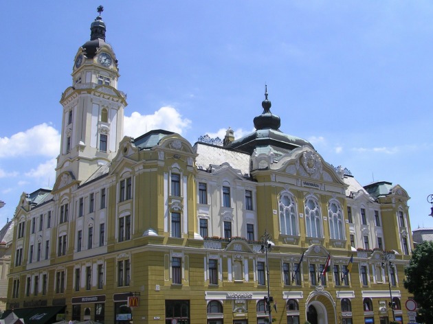 A pécsi vársháza (Fotó: egykor.hu)