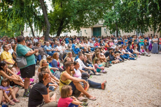 Közönség az idei Palotanegyed Fesztiválon a Múzeumkertben (Fotó: jozsefvaros.hu)