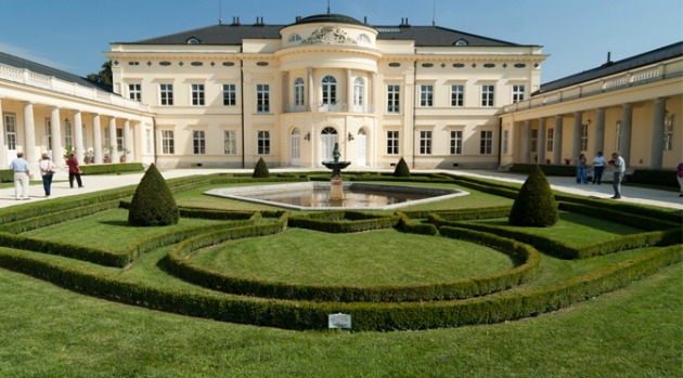A helyszín: fehérvárcsurgói Károlyi-kastély