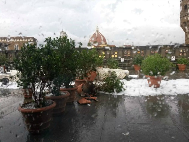 Az Uffizi Képtár udvara a vihar után (Fotó: news.artnet.com)