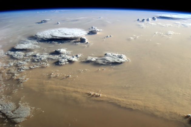 Homokvihar és felhők a Szahara felett (Fotó: hirado.hu/NASA/ISS)