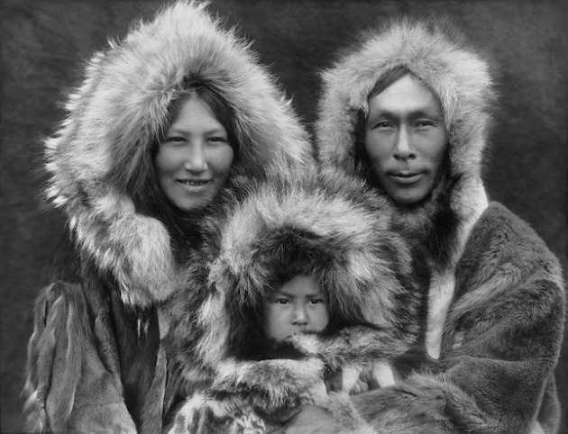 Eszkimó család Noatakban, Alaszkában, 1929 körül (Fotó: Edward Sheriff Curtis/Wikimedia Commons)