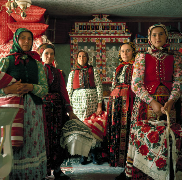 Korniss Péter - Asszonyok kosarakkal (1972)