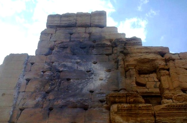 Palmüra templomának bombázása (Fotó: alisariram.wordpress.com)