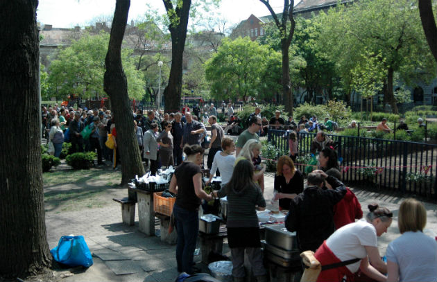 Vasárnapi ebéd a Klauzál téren (Fotó: Heti Betevő)