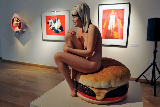 A Lady Burger című szobor (MTI Fotó: Kelemen Zoltán Gergely)