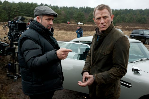 Sam Mendes és Daniel Craig a forgatáson (Fotó: io9.com)