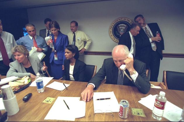 Cheney alelnök telefonál