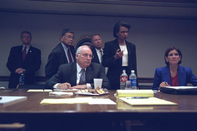 Cheney alelnök a kabinet tagjaival